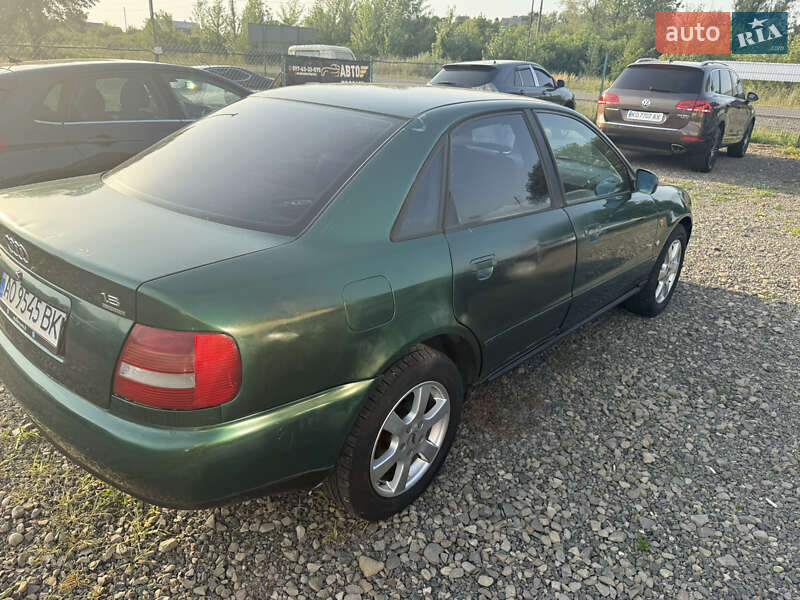 Седан Audi A4 1996 в Тячеві