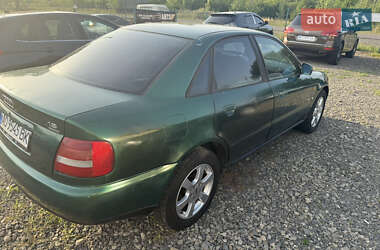 Седан Audi A4 1996 в 