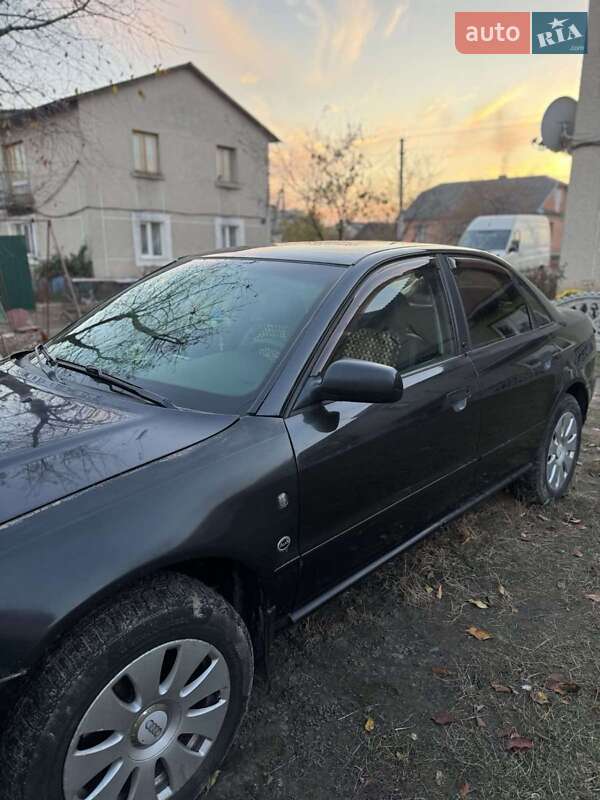 Седан Audi A4 1996 в Демидовке