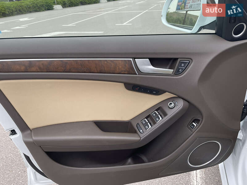Седан Audi A4 2015 в Киеве
