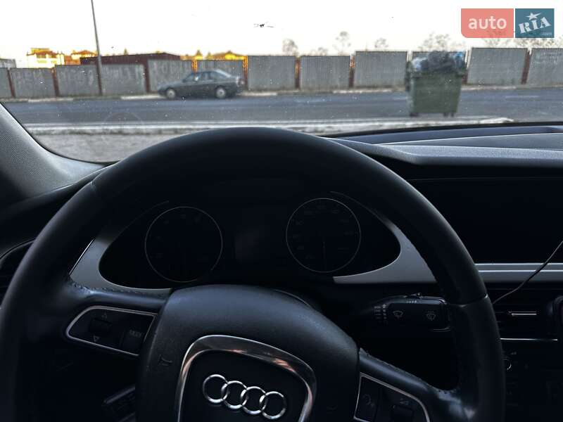 Седан Audi A4 2012 в Новгород-Сіверському