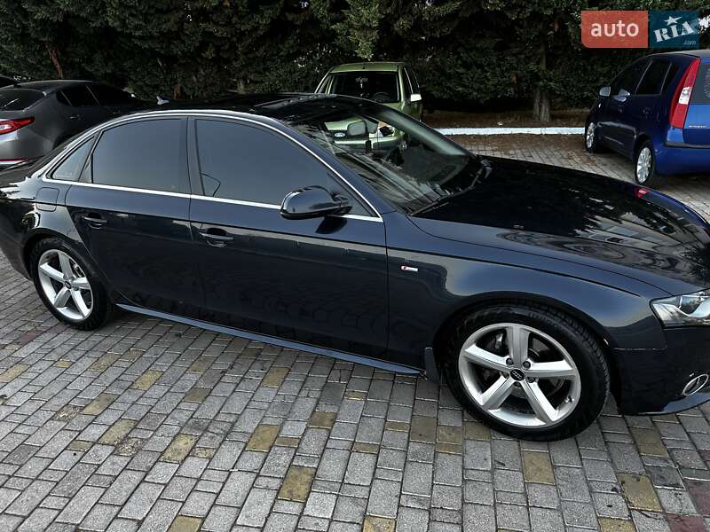 Седан Audi A4 2012 в Новгород-Сіверському