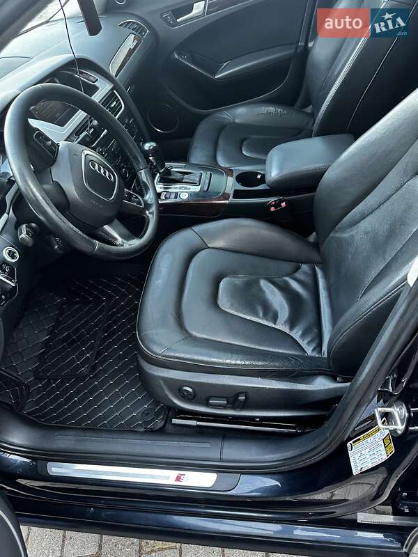 Седан Audi A4 2012 в Новгород-Сіверському