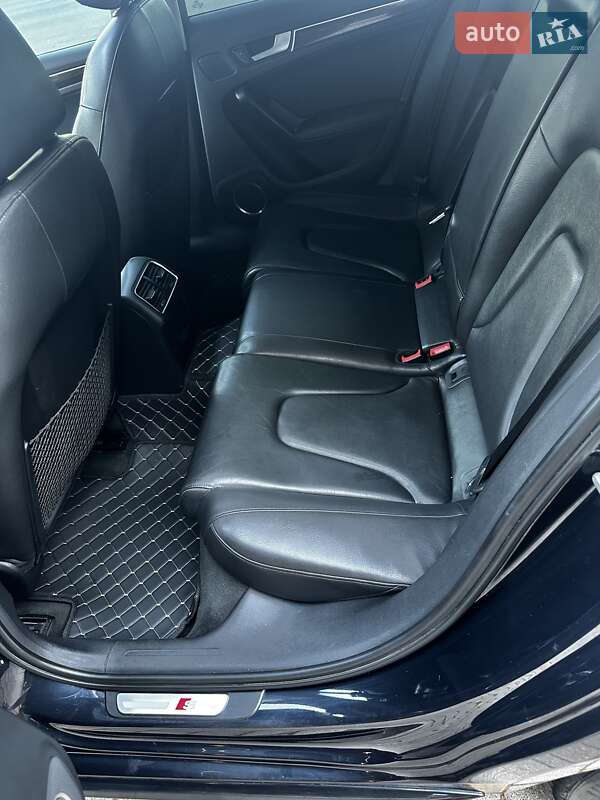 Седан Audi A4 2012 в Новгород-Сіверському