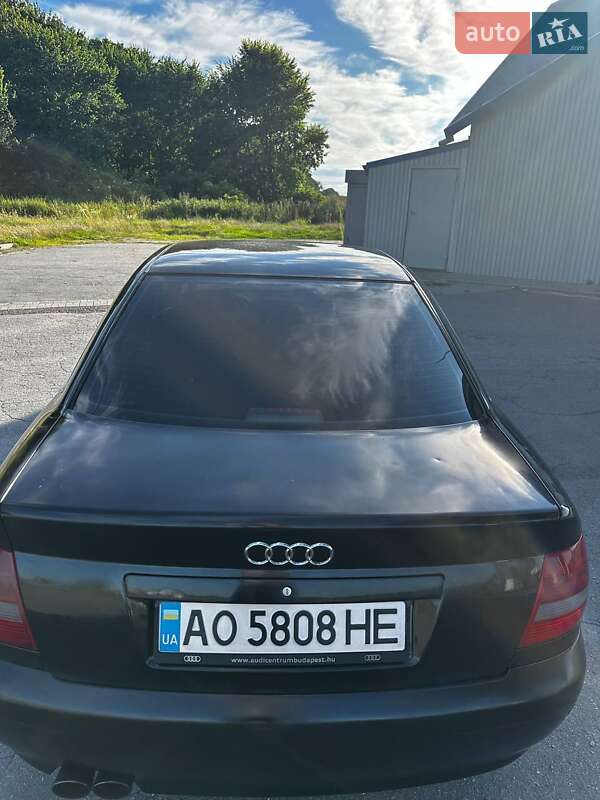Седан Audi A4 1999 в Львове
