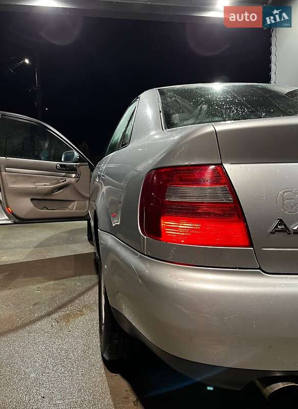 Седан Audi A4 1998 в Ивано-Франковске