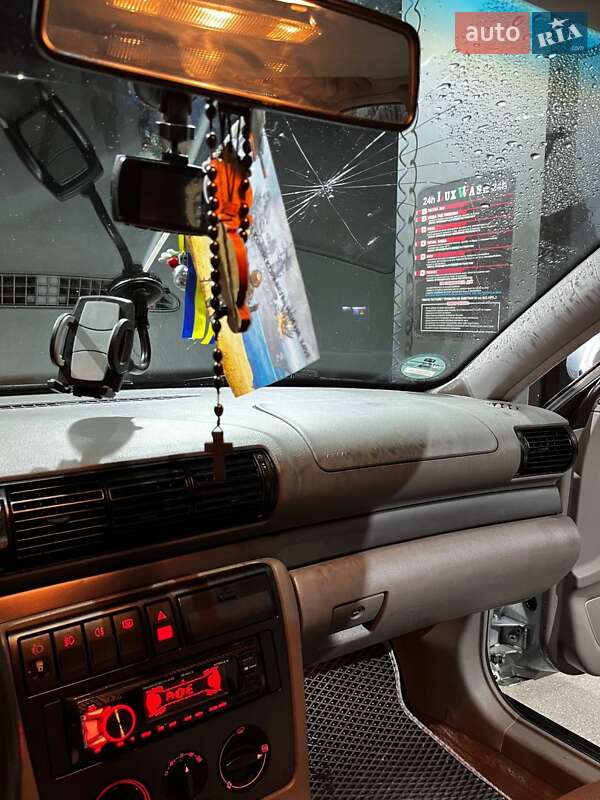 Седан Audi A4 1998 в Ивано-Франковске