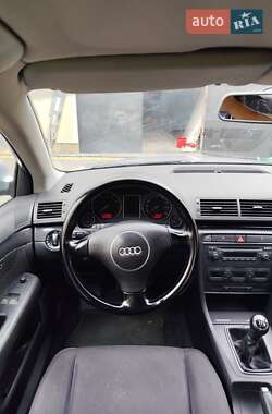 Седан Audi A4 2004 в 