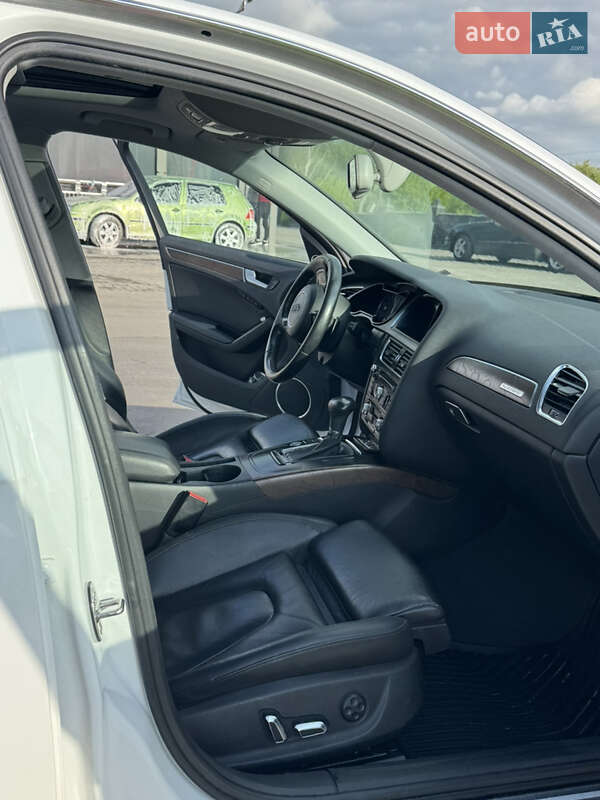 Седан Audi A4 2012 в Ровно