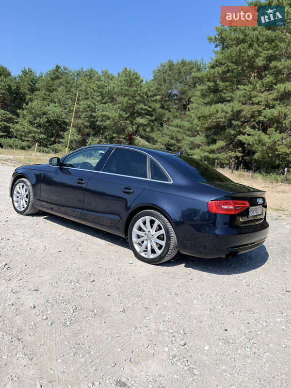 Седан Audi A4 2013 в Днепре