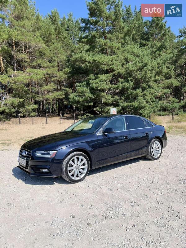 Седан Audi A4 2013 в Днепре