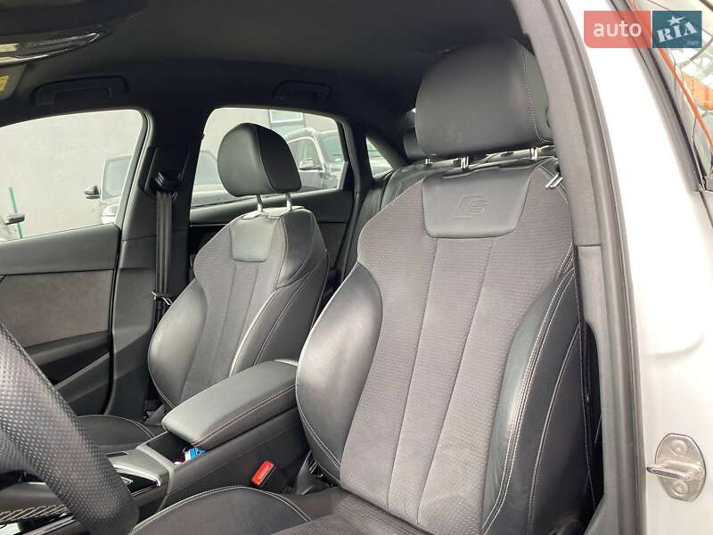 Седан Audi A4 2023 в Львове