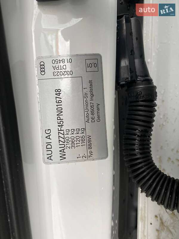 Седан Audi A4 2023 в Львове