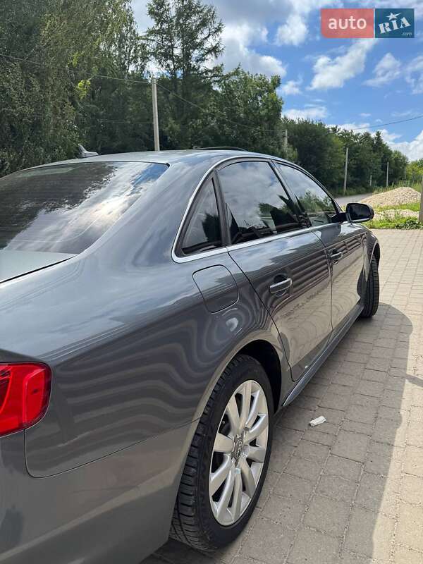 Седан Audi A4 2014 в Львове