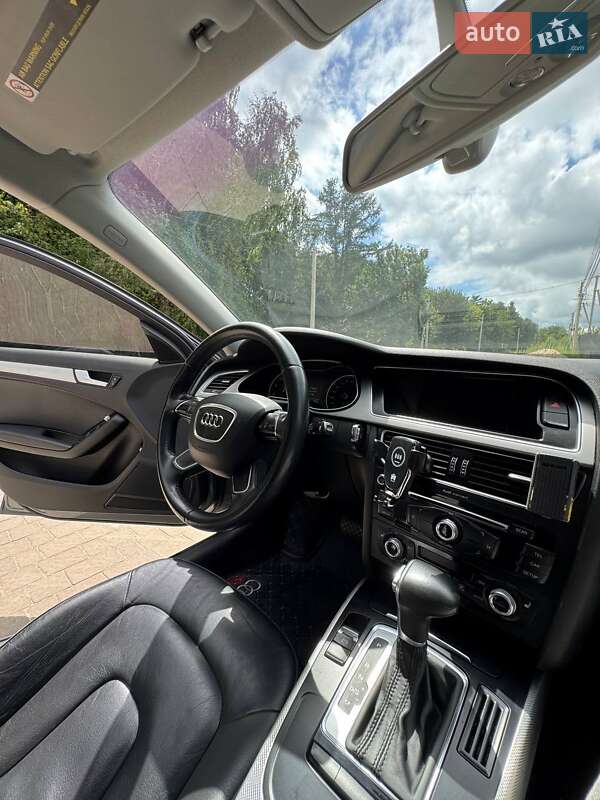 Седан Audi A4 2014 в Львове