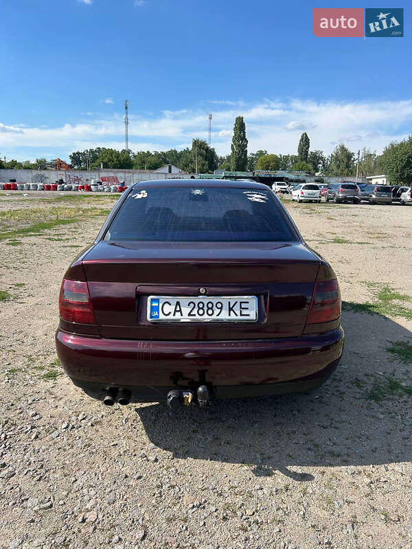 Седан Audi A4 1996 в Умани