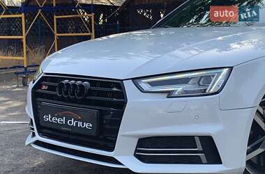 Седан Audi A4 2017 в 