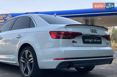 Седан Audi A4 2017 в 
