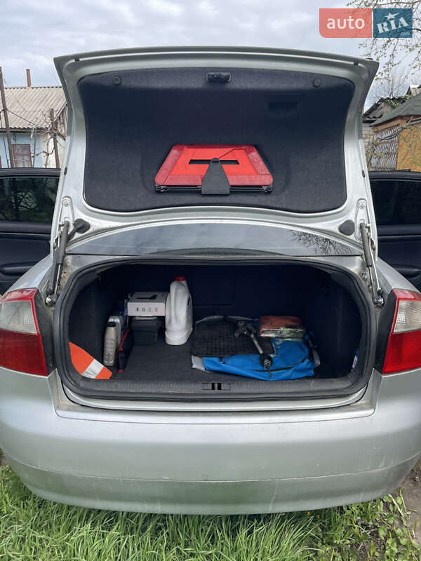 Седан Audi A4 2002 в Гайвороні