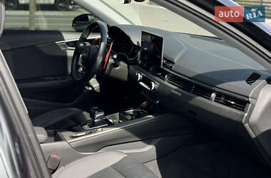 Седан Audi A4 2021 в 