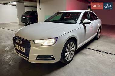 Седан Audi A4 2016 в Черновцах