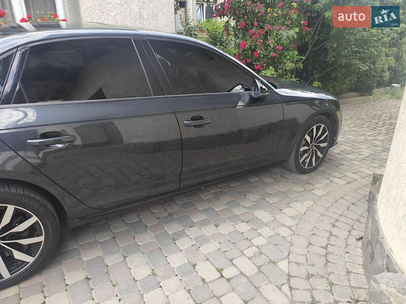Седан Audi A4 2017 в Черновцах