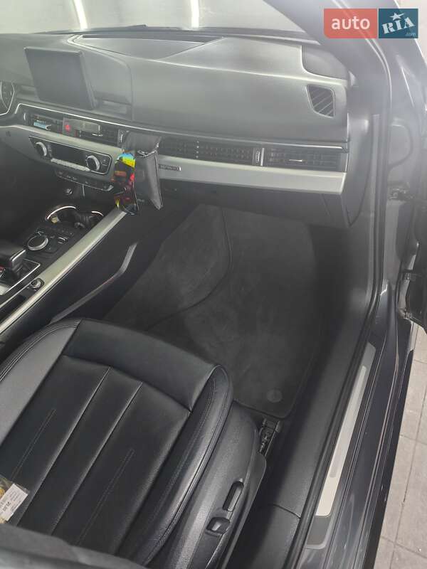 Седан Audi A4 2017 в Черновцах