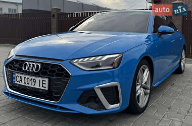 Седан Audi A4 2022 в 
