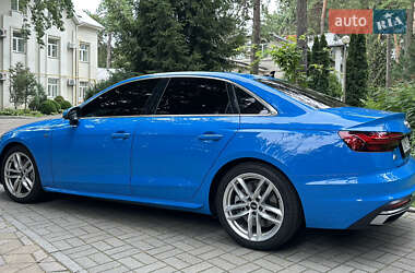 Седан Audi A4 2022 в 