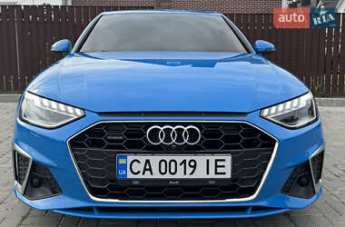 Седан Audi A4 2022 в 