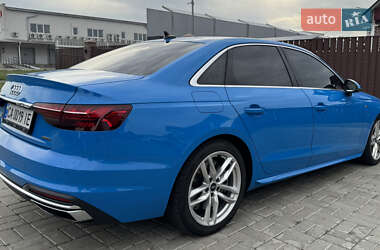 Седан Audi A4 2022 в 