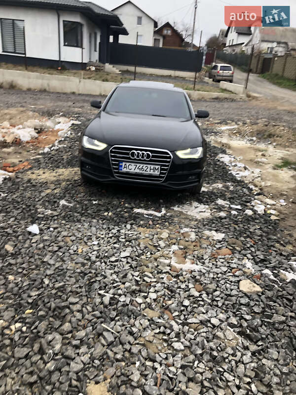 Седан Audi A4 2014 в Луцке