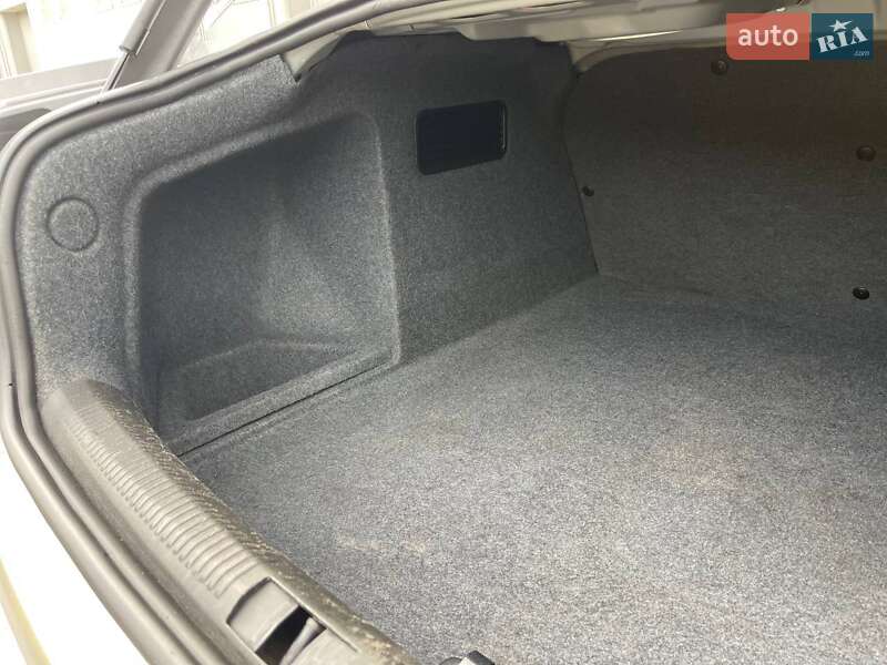 Седан Audi A4 2005 в Луцке