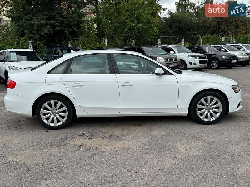 Седан Audi A4 2012 в Виннице