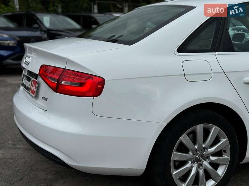 Седан Audi A4 2012 в Виннице