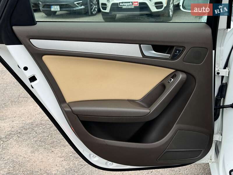 Седан Audi A4 2012 в Виннице