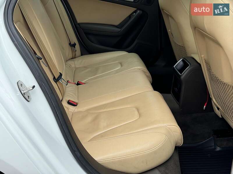 Седан Audi A4 2012 в Виннице