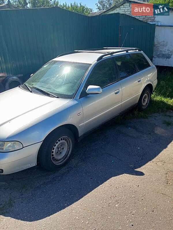 Универсал Audi A4 1999 в Хороле