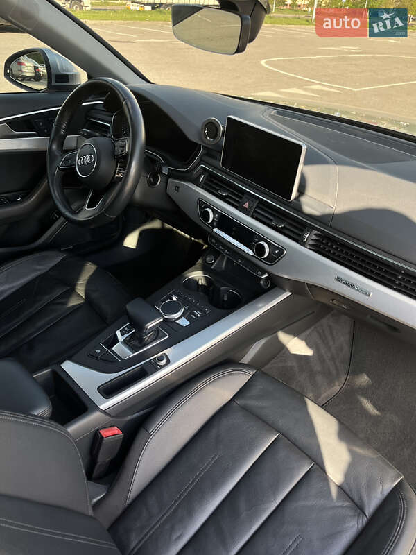 Седан Audi A4 2018 в Ивано-Франковске