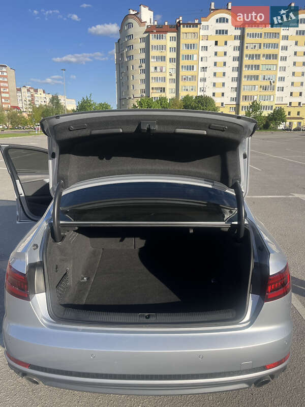Седан Audi A4 2018 в Ивано-Франковске