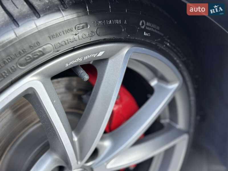 Седан Audi A4 2017 в Харкові