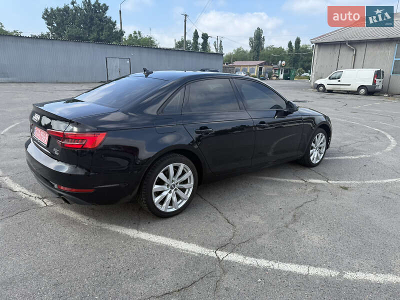 Седан Audi A4 2016 в Горішніх Плавнях