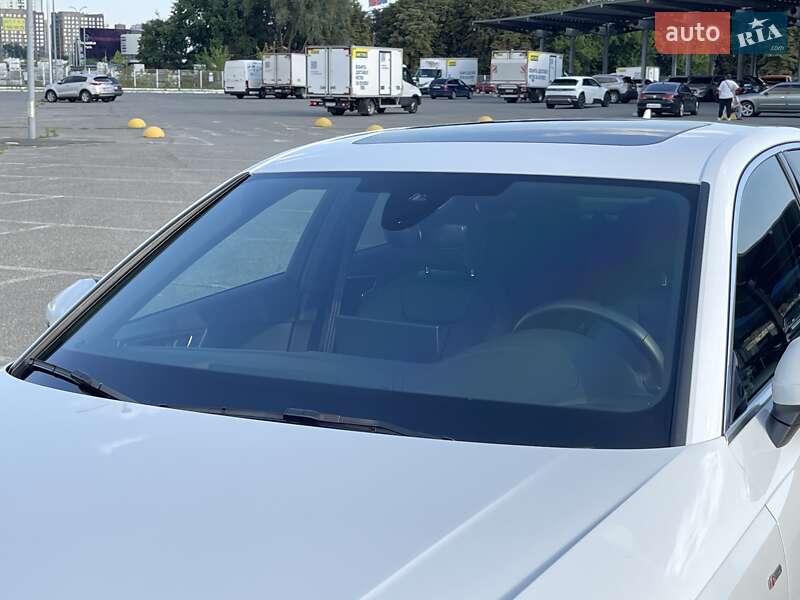 Седан Audi A4 2019 в Киеве