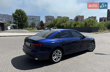 Седан Audi A4 2020 в 