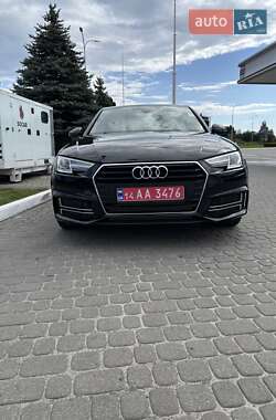 Седан Audi A4 2018 в 
