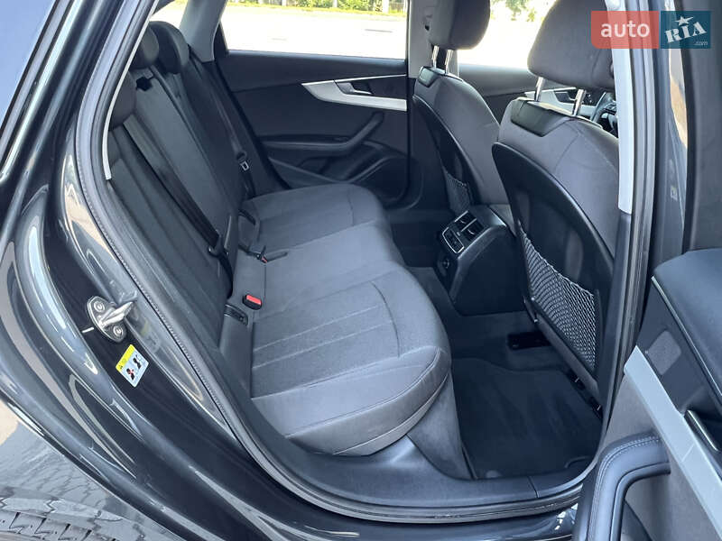 Седан Audi A4 2018 в Дрогобыче