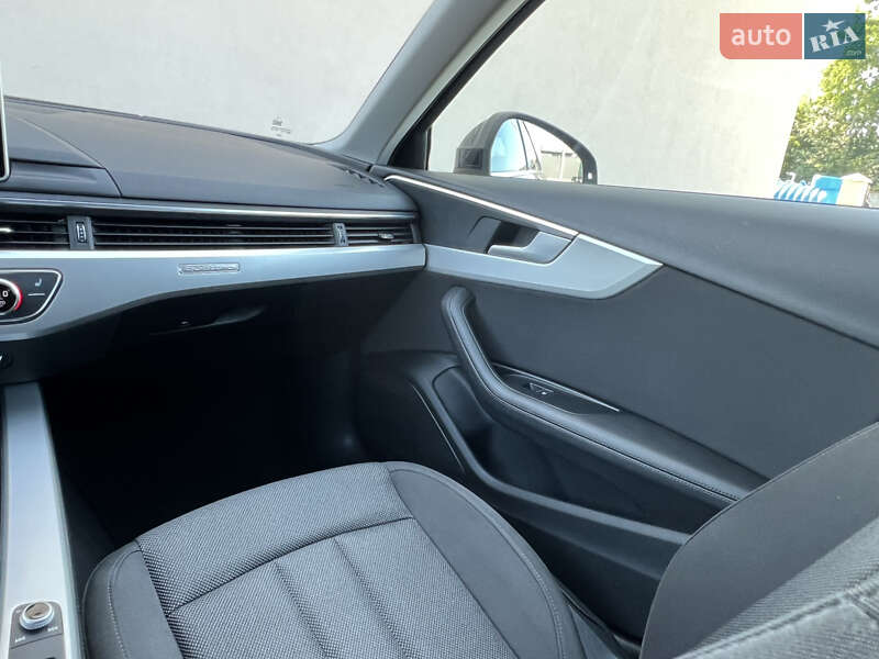 Седан Audi A4 2018 в Дрогобыче