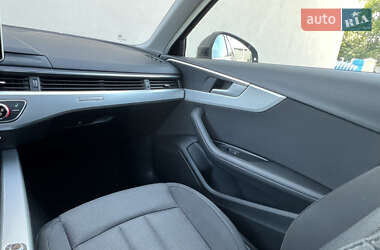 Седан Audi A4 2018 в 