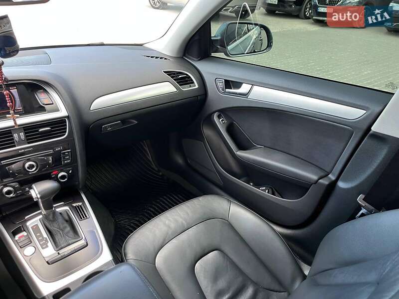 Седан Audi A4 2015 в Львове