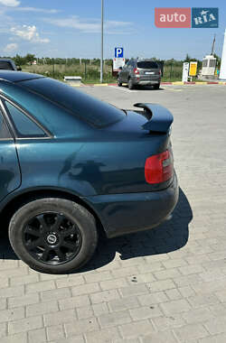 Седан Audi A4 1995 в 